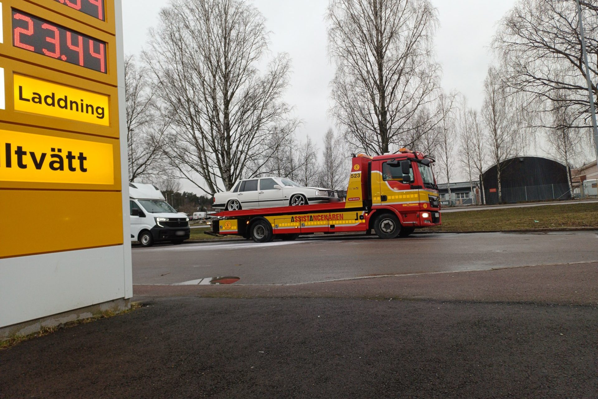 Bilbrand på Åkaregatan i Arvika. Foto: Sakeus Berg.