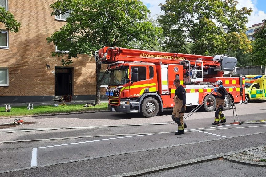 Lägenhet totalförstörd i brand på Fabriksgatan i Arvika augusti 2021. Foto: Sakeus Berg.