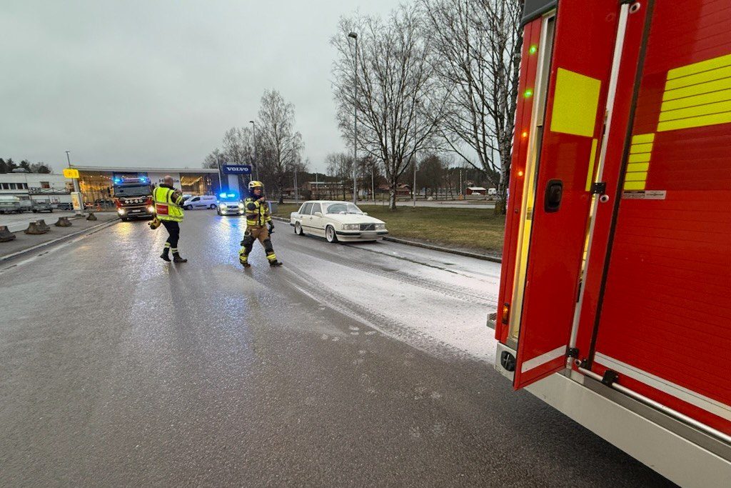 Bilbrand på Åkaregatan i Arvika. Foto: Magnus Högberg.