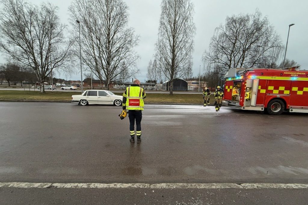 Bilbrand på Åkaregatan i Arvika. Foto: Magnus Högberg.