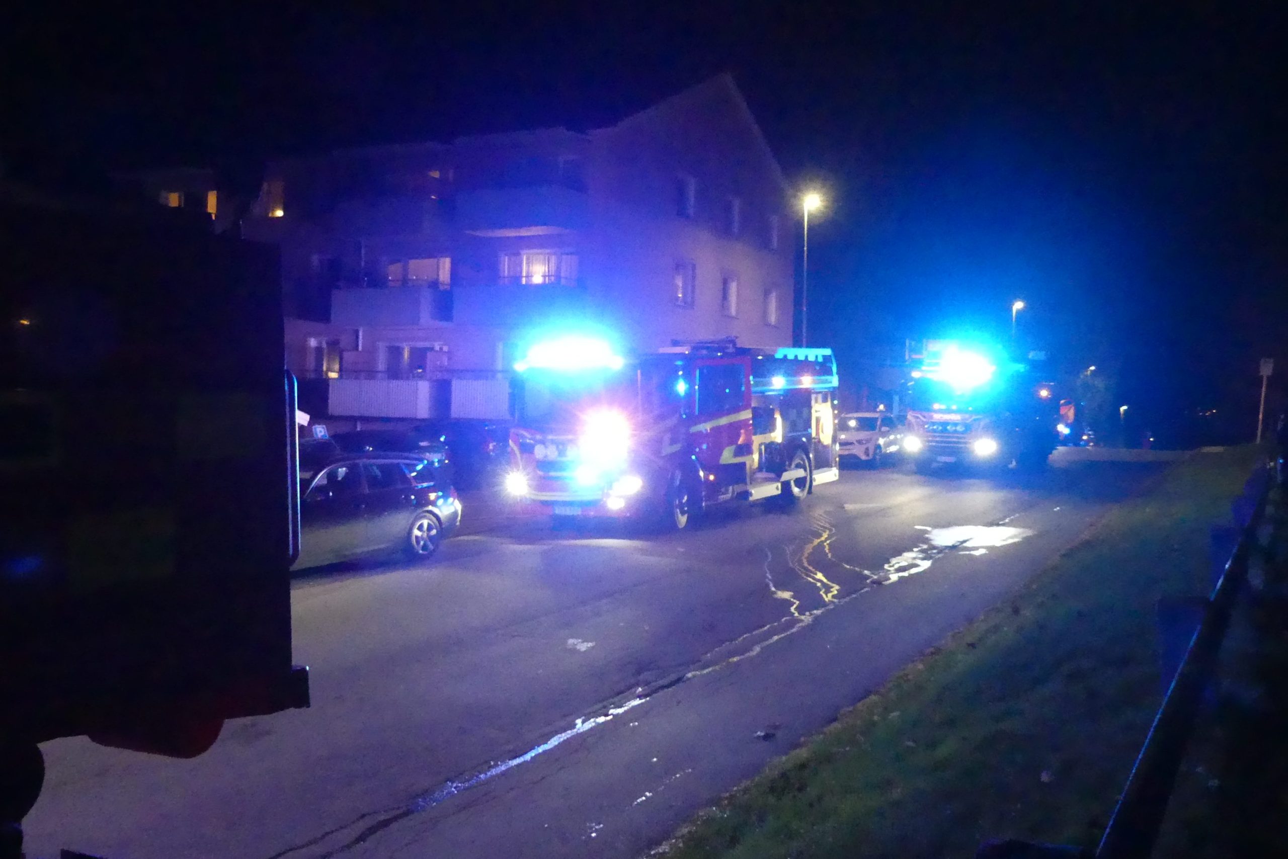 Brand i lägenhetshus på Parkgatan i Arvika oktober 2021. Foto: Sakeus Berg.