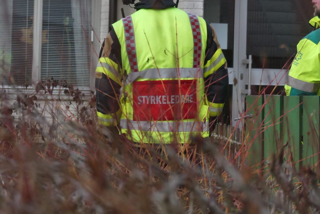 Larm om röklukt i lägenhetshus i Dottevik.