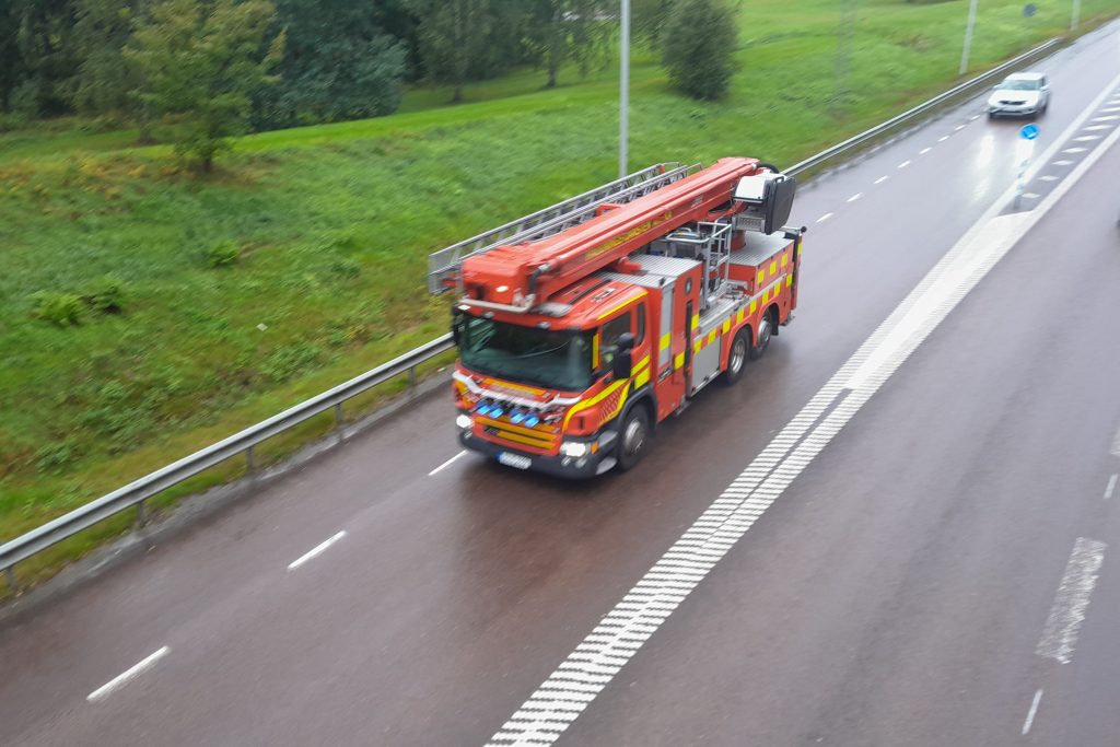 Brandbil. Räddningstjänsten. Genre. Genrebild. Utryckning.