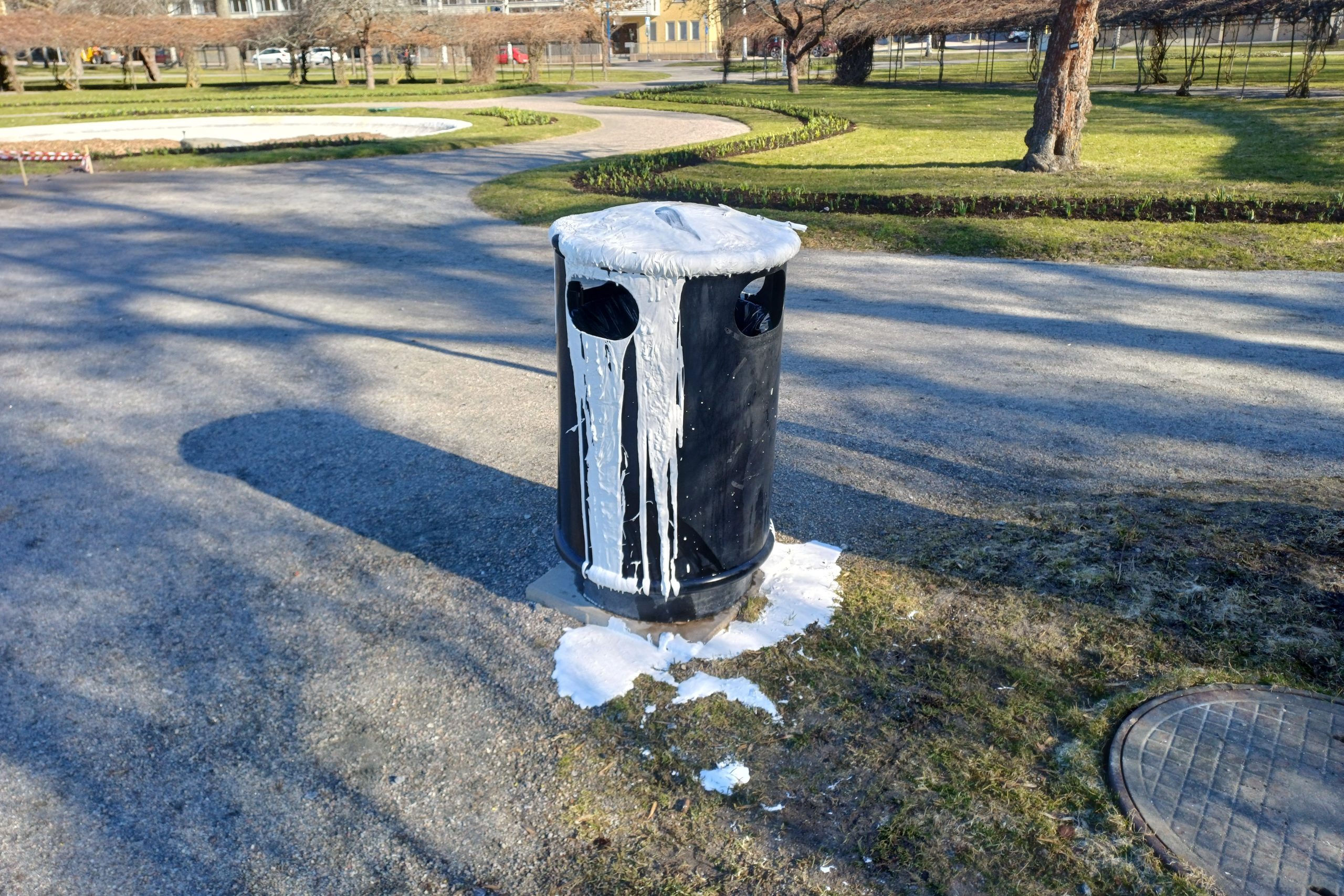 Skadegörelse i Arvika stadspark. Foto: Sakeus Berg.