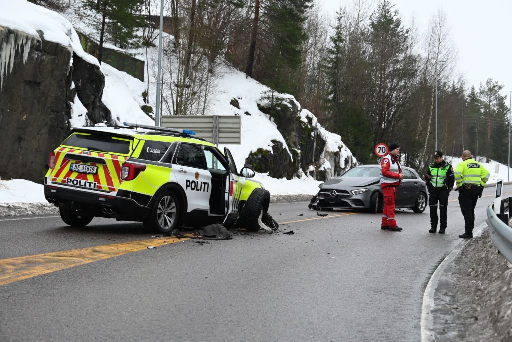 Rånarna kraschade med norsk polis efter rånet mot Ica i Sillerud. Foto: Steffen Zachariassen/Romerikes Blad.
