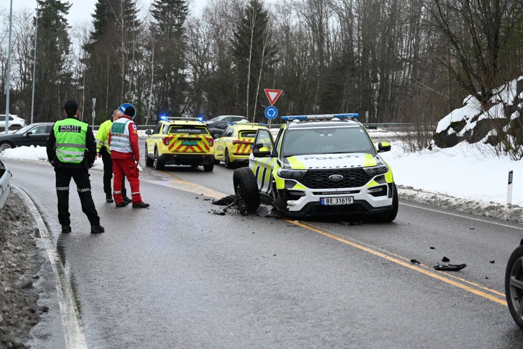 Rånarna kraschade med norsk polis efter rånet mot Ica i Sillerud. Foto: Steffen Zachariassen/Romerikes Blad.