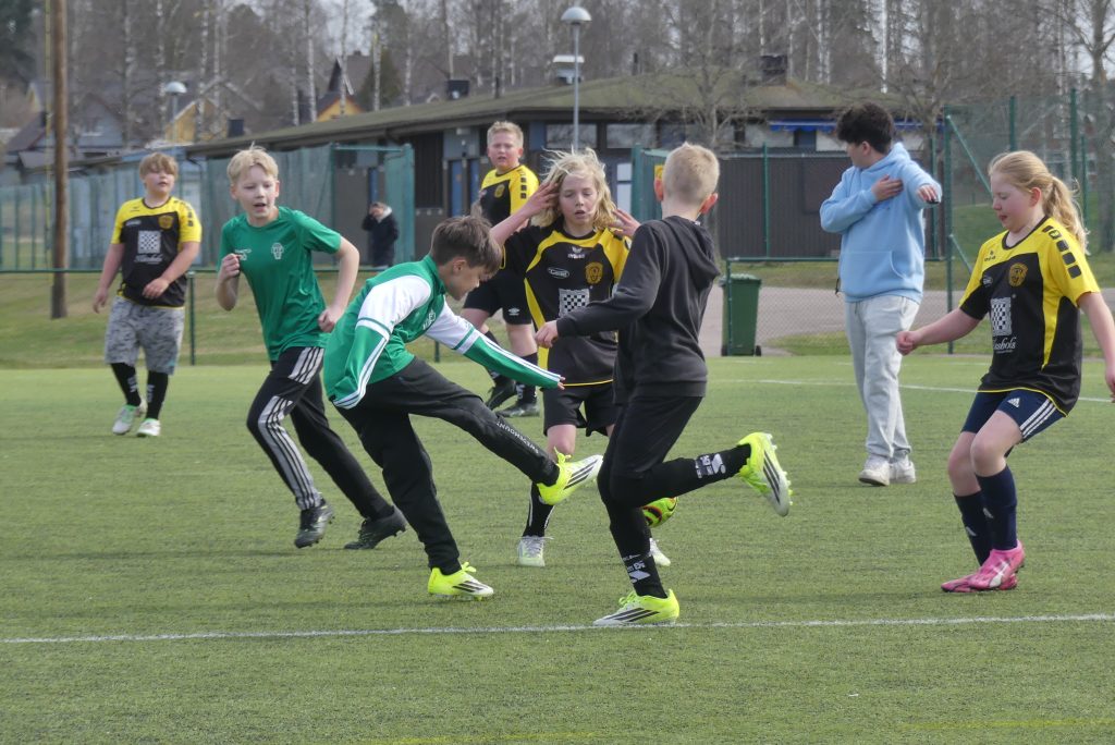 Klassfotboll på Vik i Arvika. Foto: Sakeus Berg.