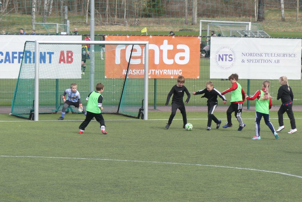 Klassfotboll på Vik i Arvika. Foto: Sakeus Berg.