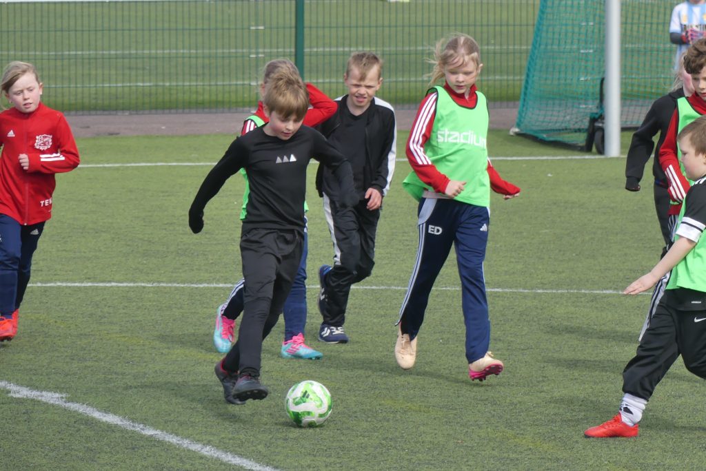 Klassfotboll på Vik i Arvika. Foto: Sakeus Berg.