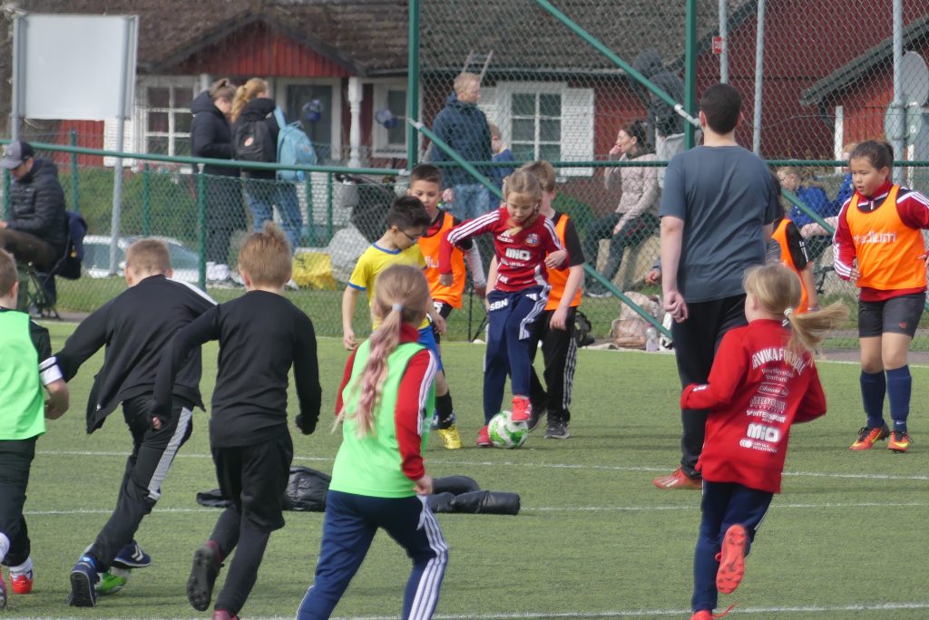 Klassfotboll på Vik i Arvika. Foto: Sakeus Berg.