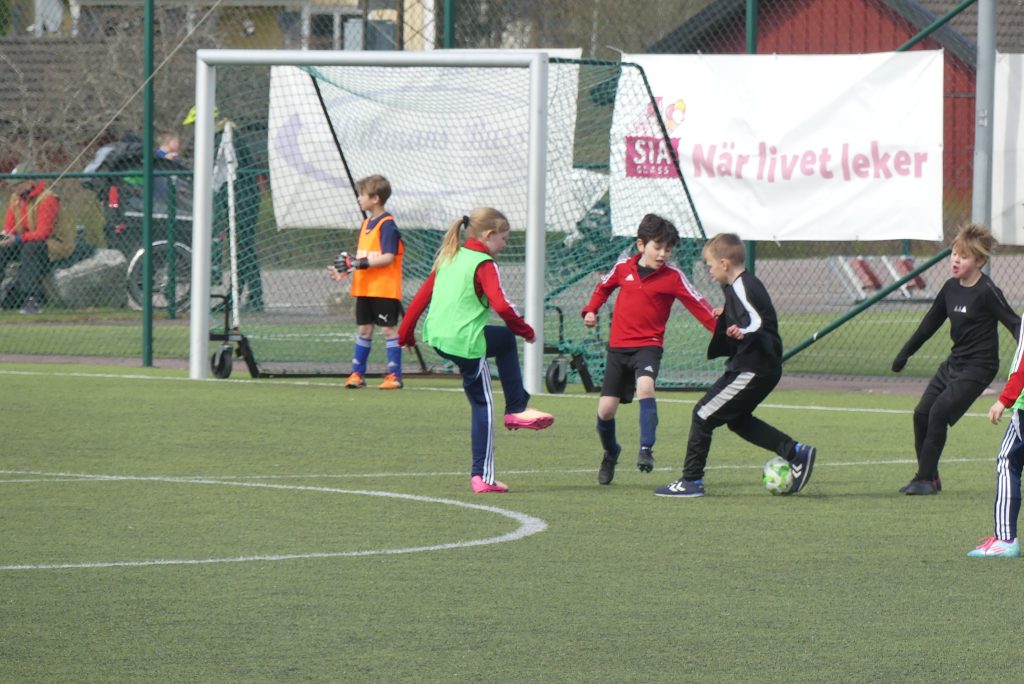 Klassfotboll på Vik i Arvika. Foto: Sakeus Berg.