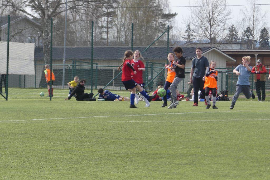 Klassfotboll på Vik i Arvika. Foto: Sakeus Berg.