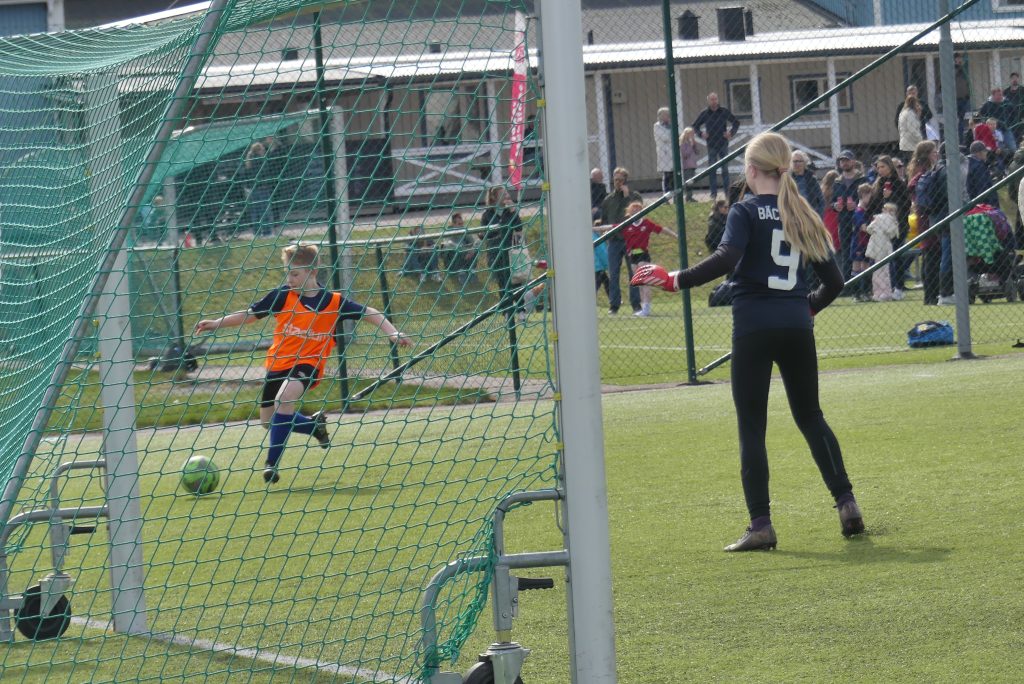 Klassfotboll på Vik i Arvika. Foto: Sakeus Berg.