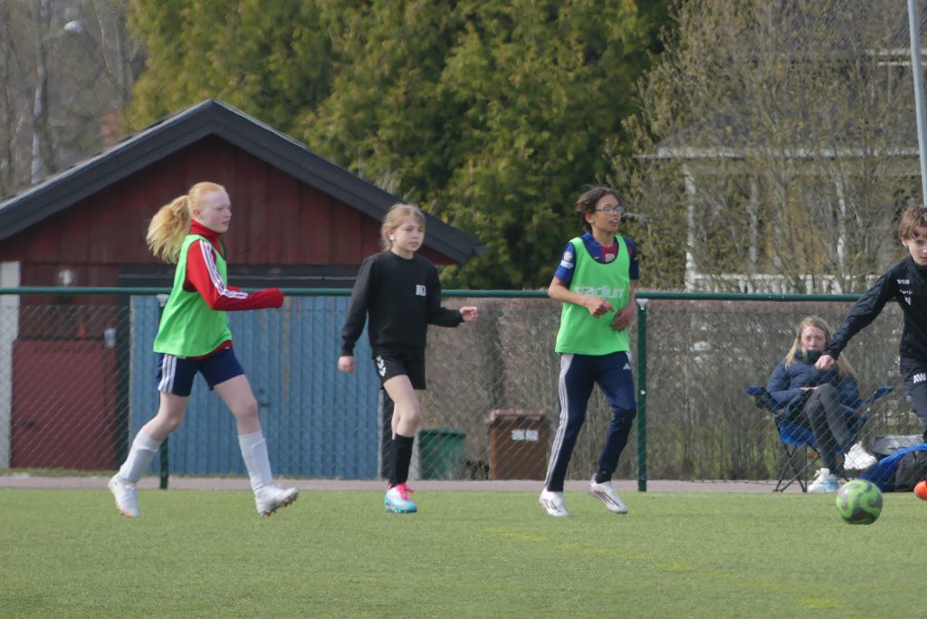 Klassfotboll på Vik i Arvika. Foto: Sakeus Berg.