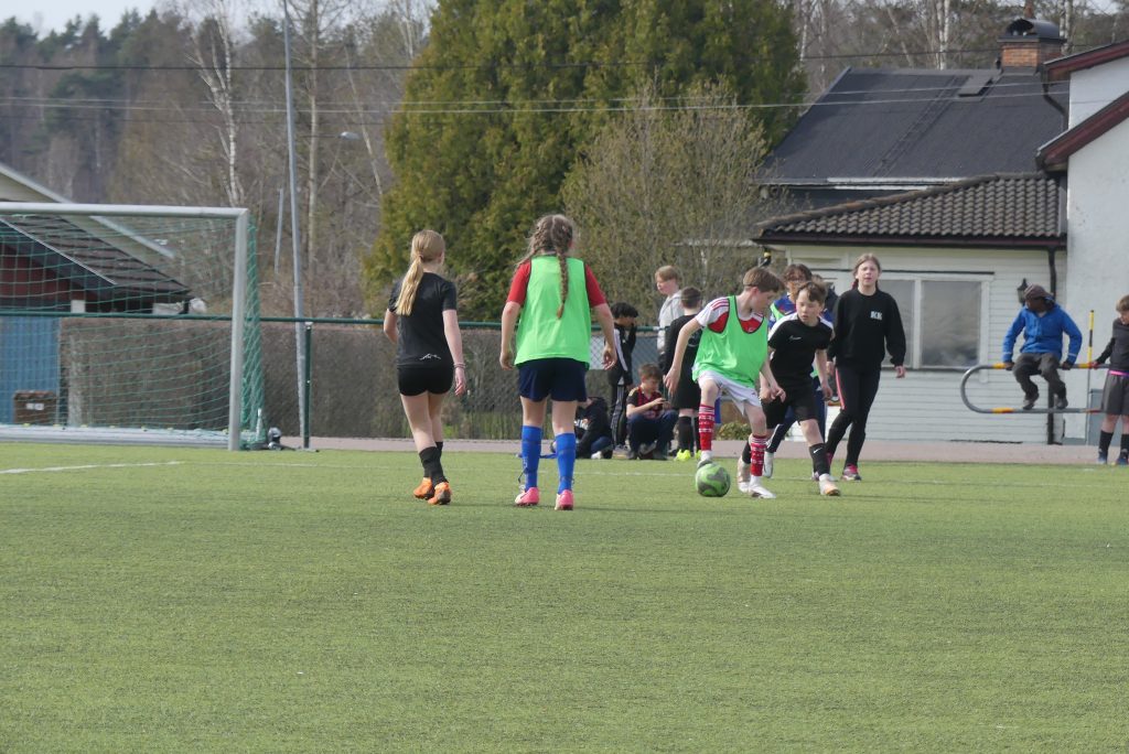 Klassfotboll på Vik i Arvika. Foto: Sakeus Berg.