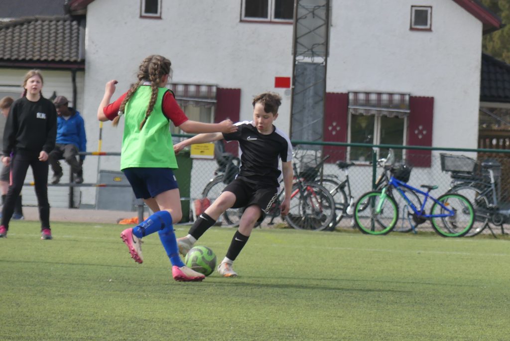 Klassfotboll på Vik i Arvika. Foto: Sakeus Berg.