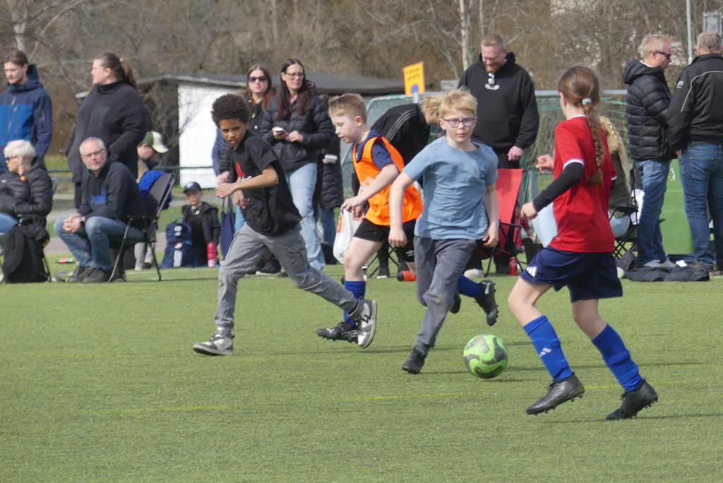 Klassfotboll på Vik i Arvika. Foto: Sakeus Berg.