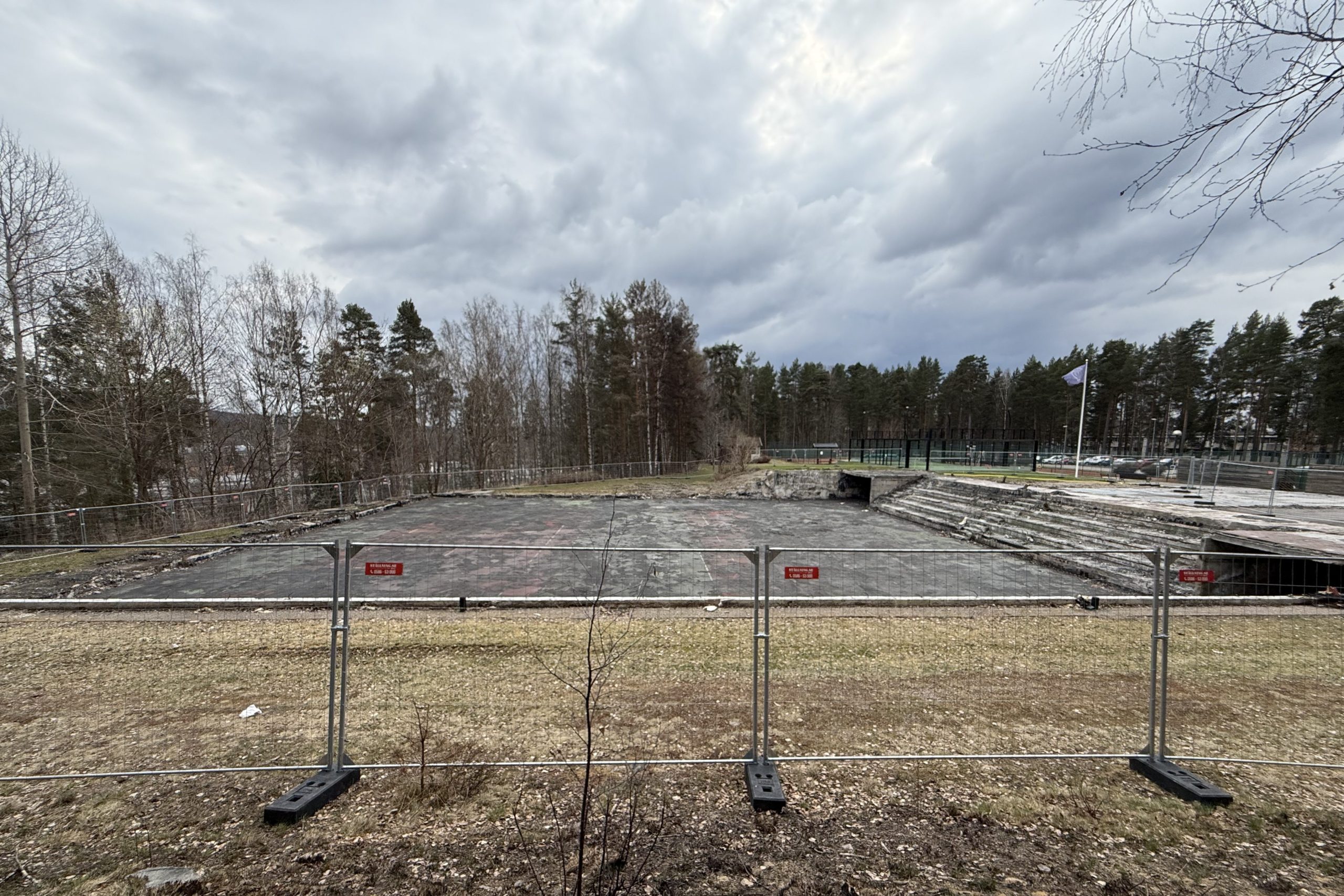 Tennishallen i Arvika brann ner den 10 oktober 2025. Foto: Magnus Högberg.