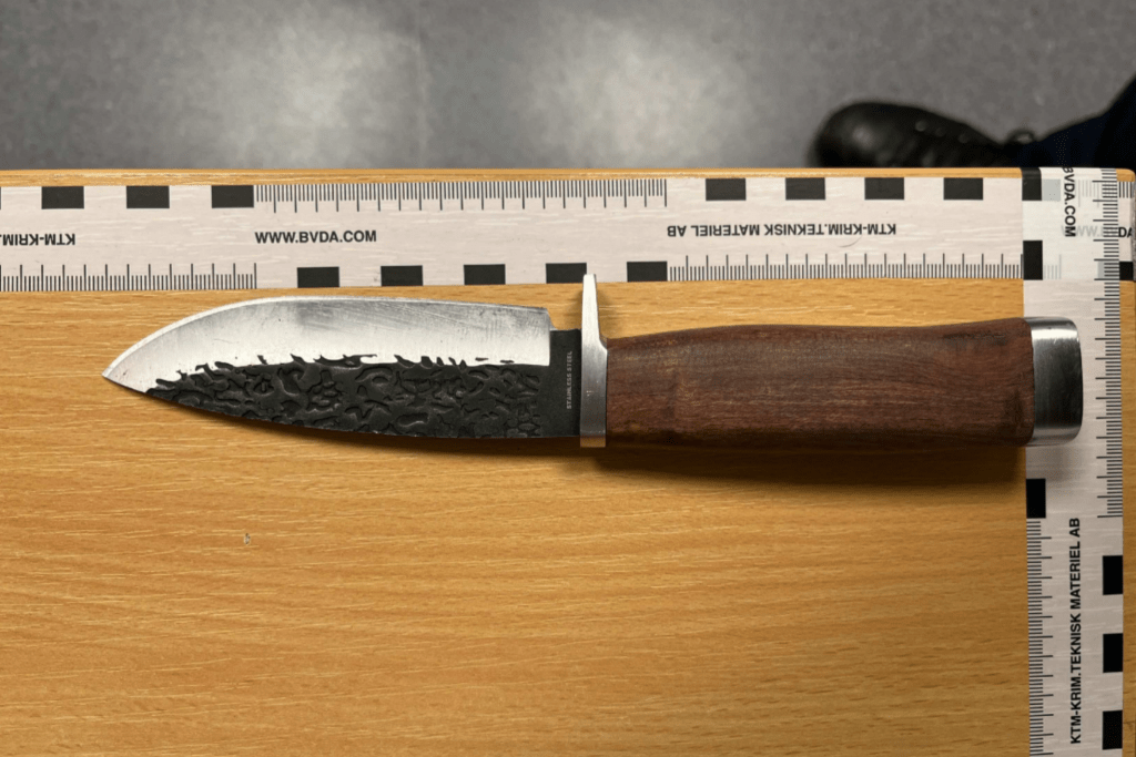 En man döms för brott mot knivlagen. Bild från polisens förundersökningsprotokoll.