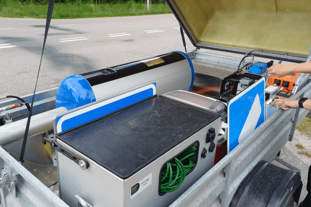 Polisen mäter hastighet med en mobil fartkamera i Arvika. Foto: Sakeus Berg.