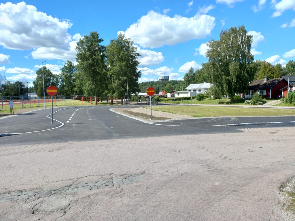 Ny på- och avstigningsplats vid Viks idrottsplats i Arvika. Foto: Sakeus Berg.