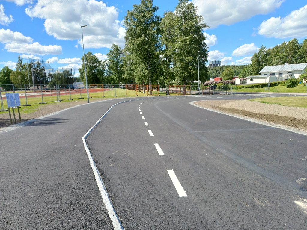 Ny på- och avstigningsplats vid Viks idrottsplats i Arvika. Foto: Sakeus Berg.