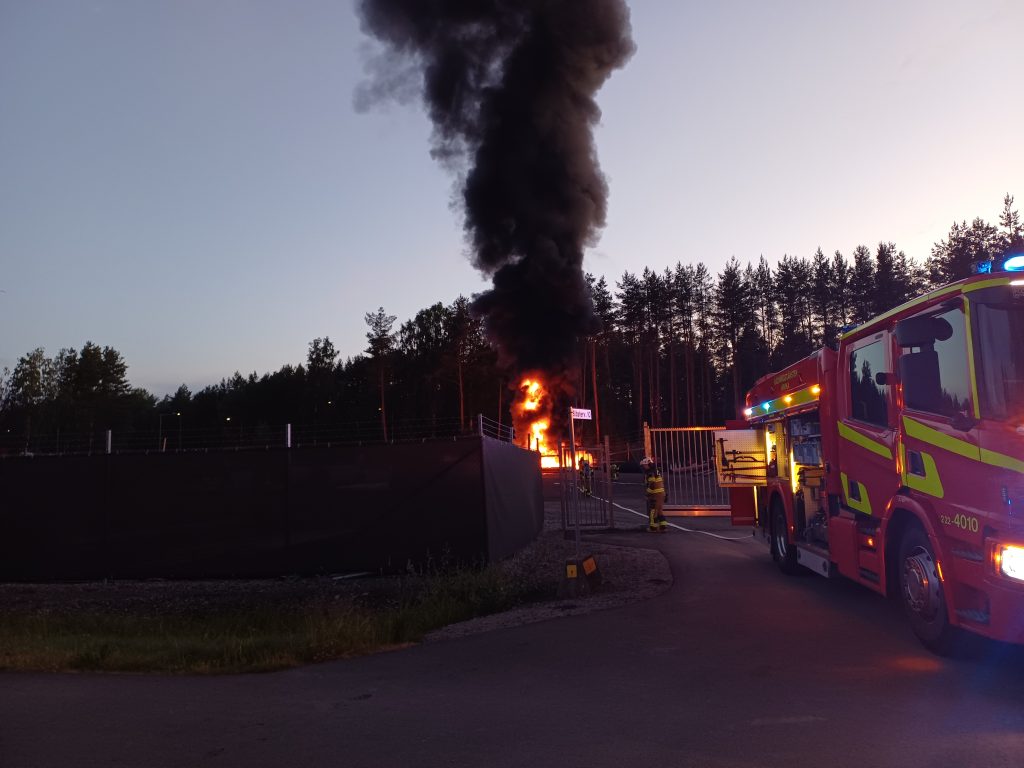 Brand på Blästervägen i Arvika. Foto: Sakeus Berg.