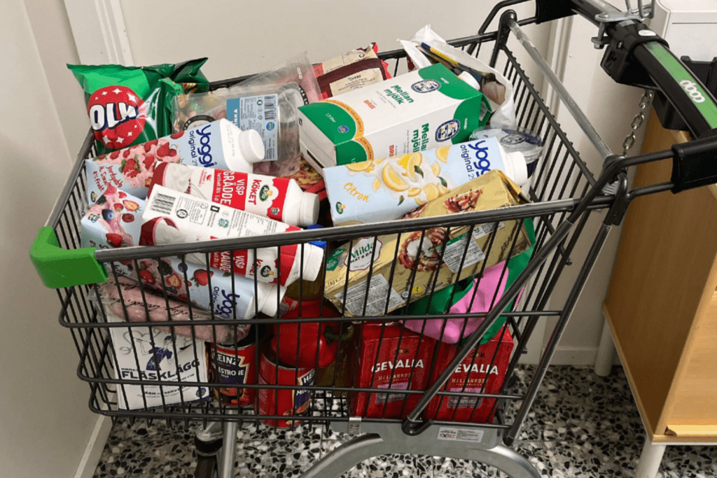 Kvinnan stal varor för nästan 2 000 kronor. Bild från polisens utredning.