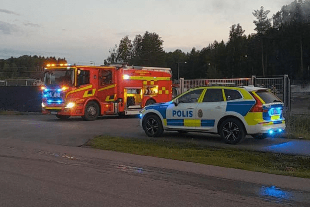 Räddningstjänst och polis var snabbt på plats. Foto: Gideon Berg.
