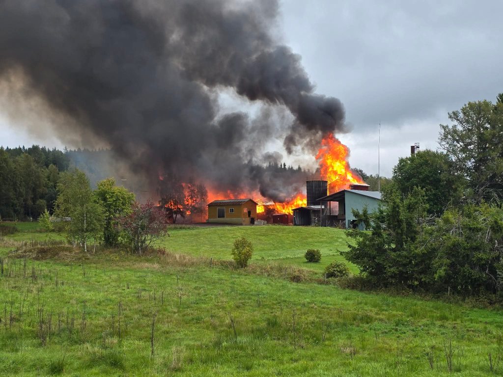 Brand i Lässerud. Foto: Läsarbild.