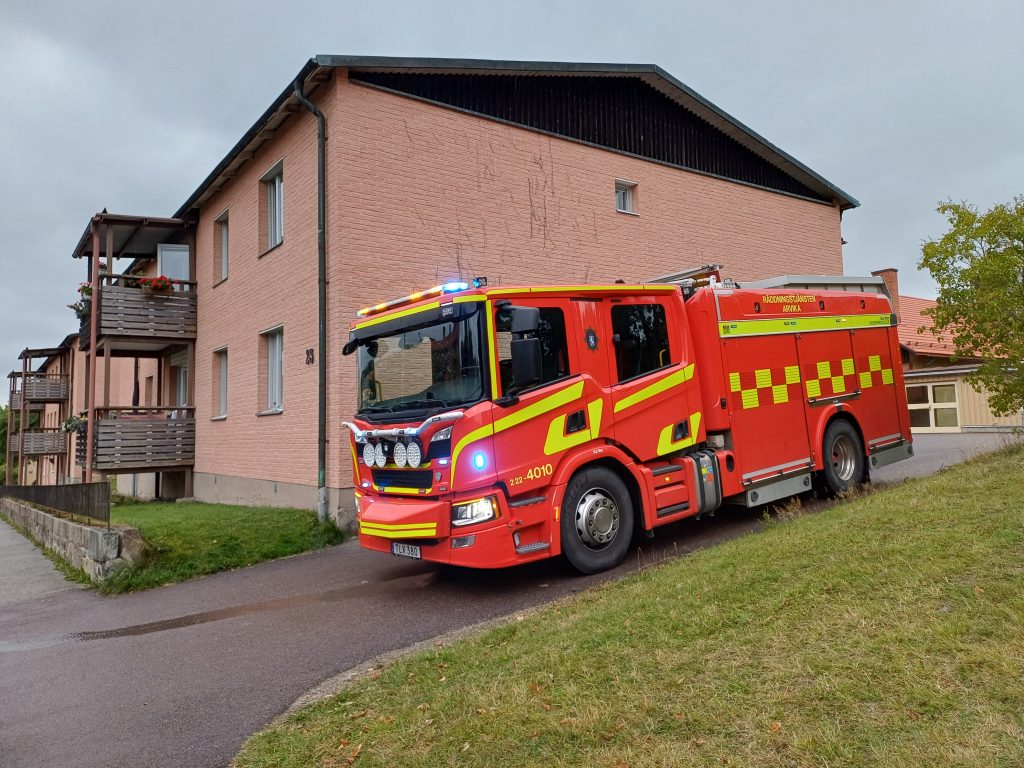 Räddningstjänsten ryckte ut till äldreboendet Korpralen i centrala Arvika. Foto: Sakeus Berg.