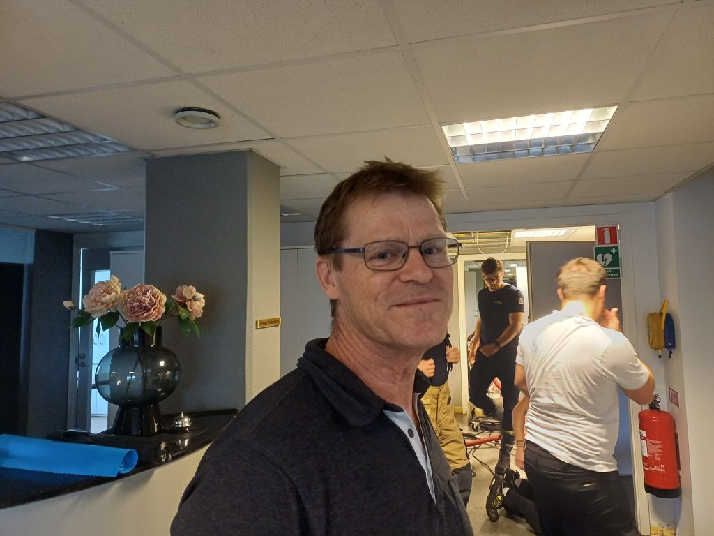 Lars Johansson, VD på redovisningsbyrån Wekon i Arvika. Vattenläcka i centrala Arvika. Foto: Sakeus Berg.