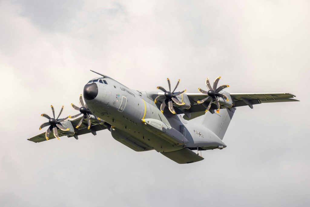 Enligt Nick Rahkonen, ordförande i Arvika flygklubb, var det ett militärt plan av modellen Airbus 400 som flög över Gunnarskogstrakten på onsdagen. Foto: Unsplash.